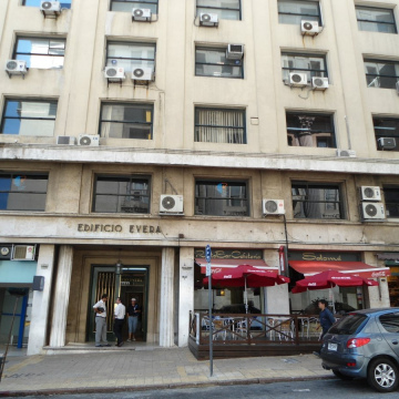 Venta Oficina Ciudad Vieja.  Muy buen estado. Hermoso edificio.